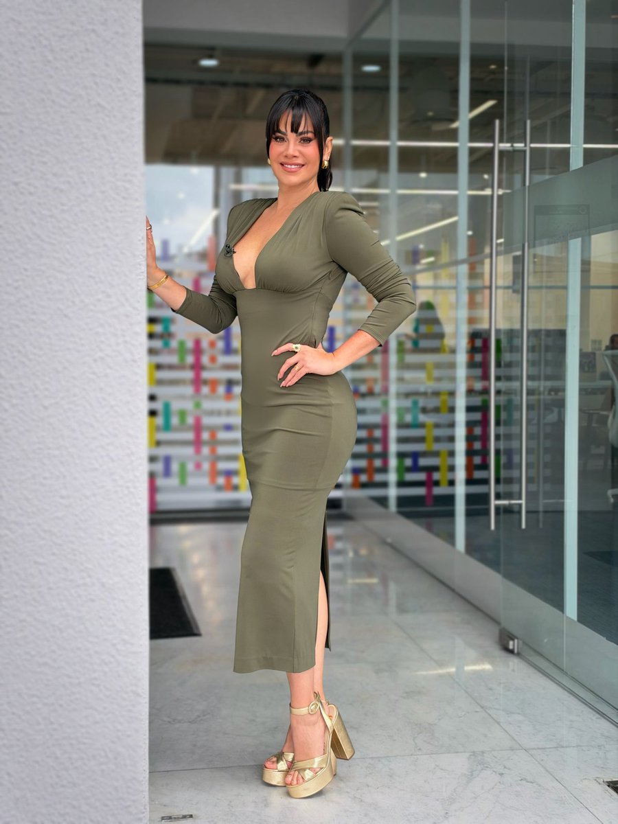 LuzElenaGlez's tweet photo. ¡Bonito miércoles para todos! Espero estén teniendo una increíble mañana y los invito a acompañarme en @vengalaalegria. 🤩✨💃🏻😘

#love #fashion #style #ootd #happy https://t.co/W0ghPVXIeb