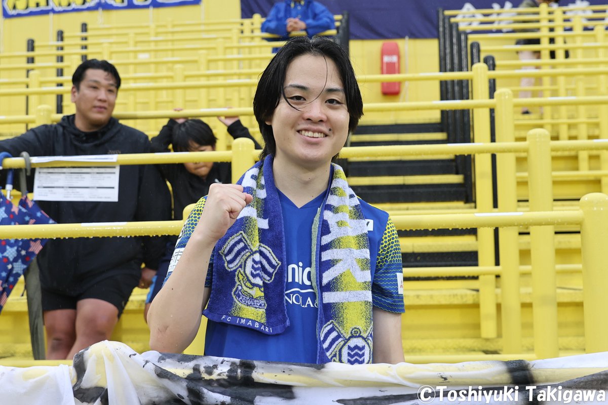 weeklysd's tweet photo. 📸フォトギャラリー📸
久保山監督の初陣に勝利を！アウェー柏に集結しチームを鼓舞したFC今治サポーター

👉https://t.co/9Cb5otq7hA

#サカダイ #サカダイフォト #天皇杯 
#FC今治 https://t.co/AonRKQlA68