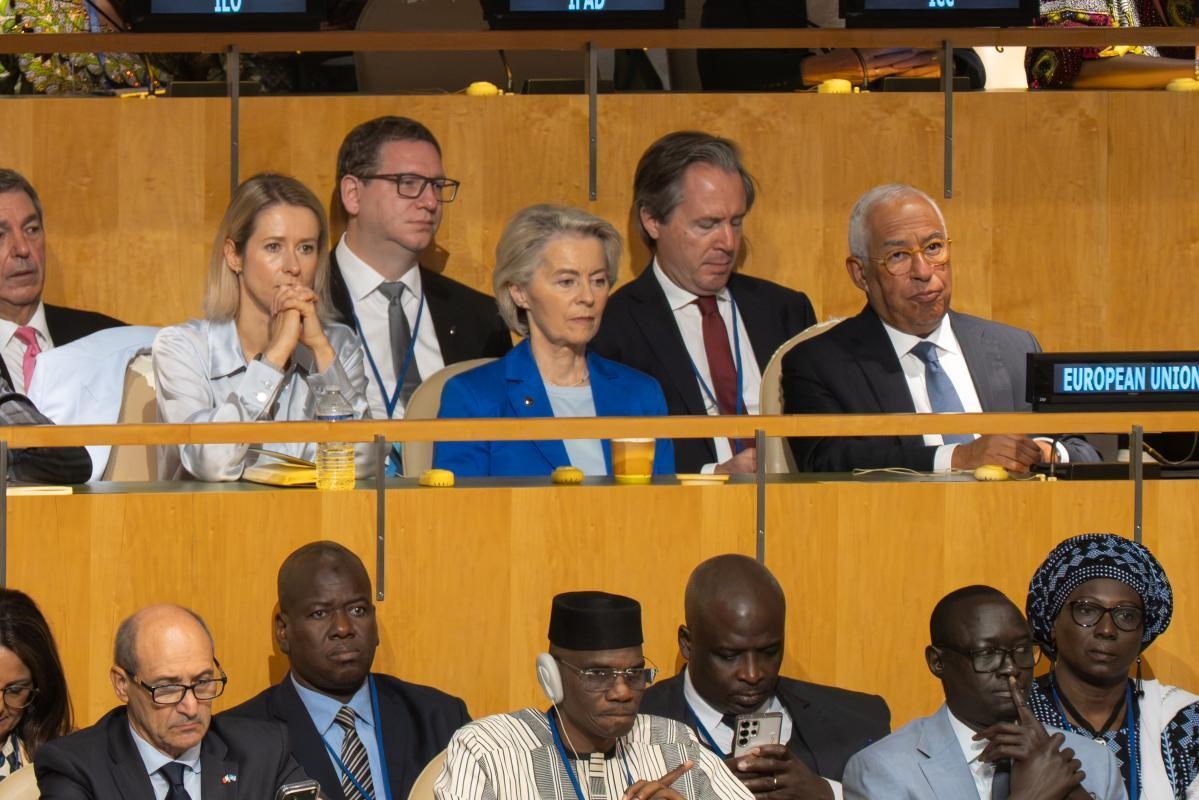 EUatUN's tweet photo. EU advances key priorities on children's online rights, climate, security,  humanitarian aid, and global partnerships at #UNGA81 

Highlights from the second day of #EUatUNGA 🇪🇺🇺🇳high-level meetings and events and a preview of day three.
➡️https://t.co/p1WJylIwxc https://t.co/MEuFGfsVnC