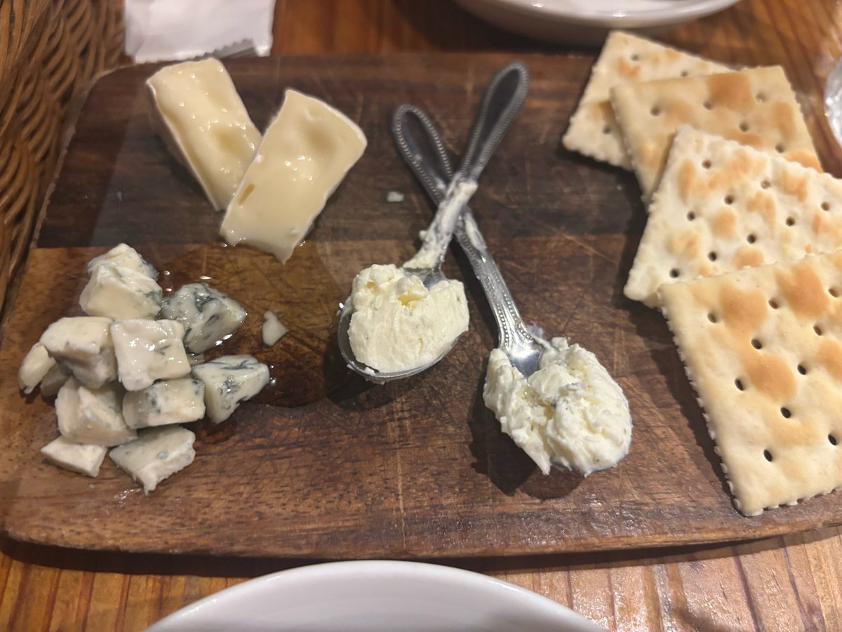 yura_yrarara's tweet photo. 退勤！世界一好きなご飯（イタリアン）を食べた🎶🎶うますぎやねぃ🎶🧀
いつも最高にありがとう🎶🎶🎶🥃🥃 https://t.co/1S0ZRttYbs