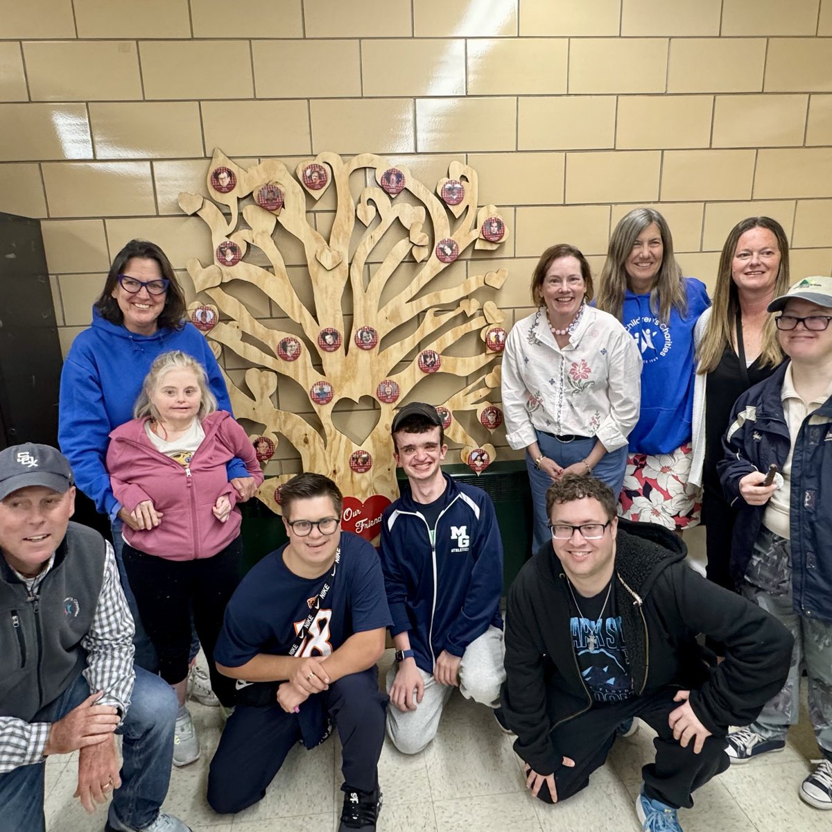 erinrossfor19's tweet photo. A meaningful Monday at Mt. Greenwood Park: we joined our senior neighbors for bingo, then helped dedicate a memorial tree for the Special Recreation participants who are no longer with us. Grateful for the staff and families who make this park the heart of our neighborhood. ❤️ https://t.co/vEi4tQayK4