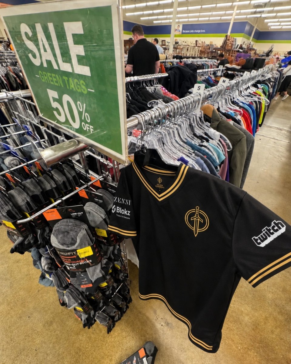PikabooNews's tweet photo. wow, you really never know what you're going to find at Goodwill https://t.co/fPSNuenqMd