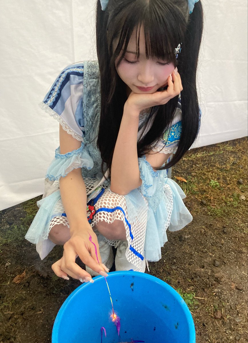 PPP_NotAlone's tweet photo. ゆゆ、初日の線香花火はひとりにしちゃってゴメンね🙇♀️
この秋もひとりにしないよ💙
#MAGICALSPEC
#YUYU https://t.co/Qp14TsCgHg