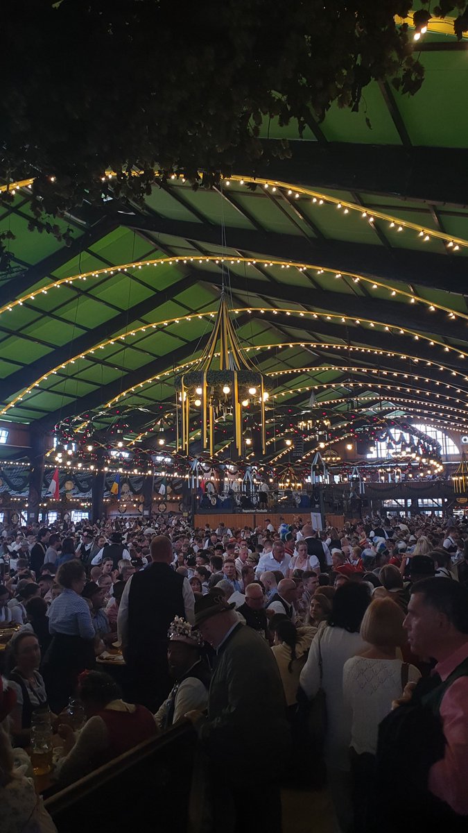 markus_berg1's tweet photo. Kan varmt rekommendera Oktoberfest i München! Riktig bucketlist @augustspangberg https://t.co/wVEkyTN2OX