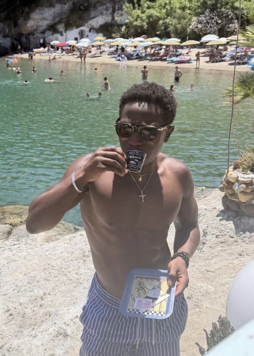 wolfawooooo's tweet photo. bom fia hj o tristan me levou p nadar #BeRebel #BeBi #BigWolf #BeachDay https://t.co/cEz8VWxcSr