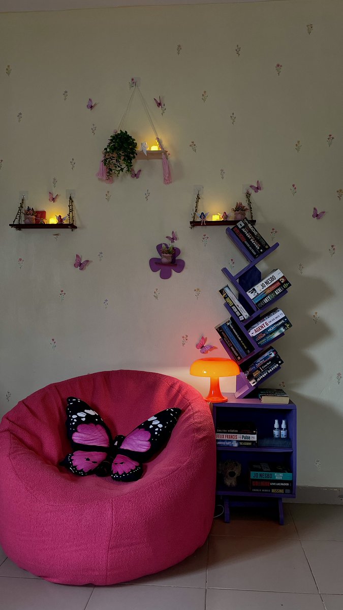 deolanavigator's tweet photo. Reading corner in my room🤭🤭🤭 https://t.co/p3kAcSmJIC