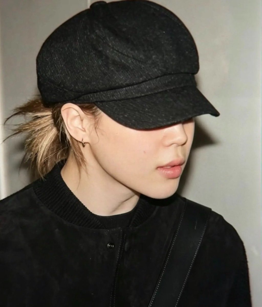 JiminLatinoFB's tweet photo. 🙌 Y al final del día: Jimin seguirá teniendo la piel más hermosa, la nariz más perfecta, los labios más carnosos y los ojos más preciosos. https://t.co/UYbeRSI7dD