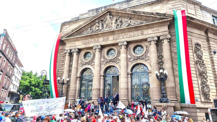 HomeroAE's tweet photo. Antorcha impulsa plan ciudadano para regularizar colonias de CDMX https://t.co/IbQ9Gv6tWW https://t.co/jB1ejpiKNA