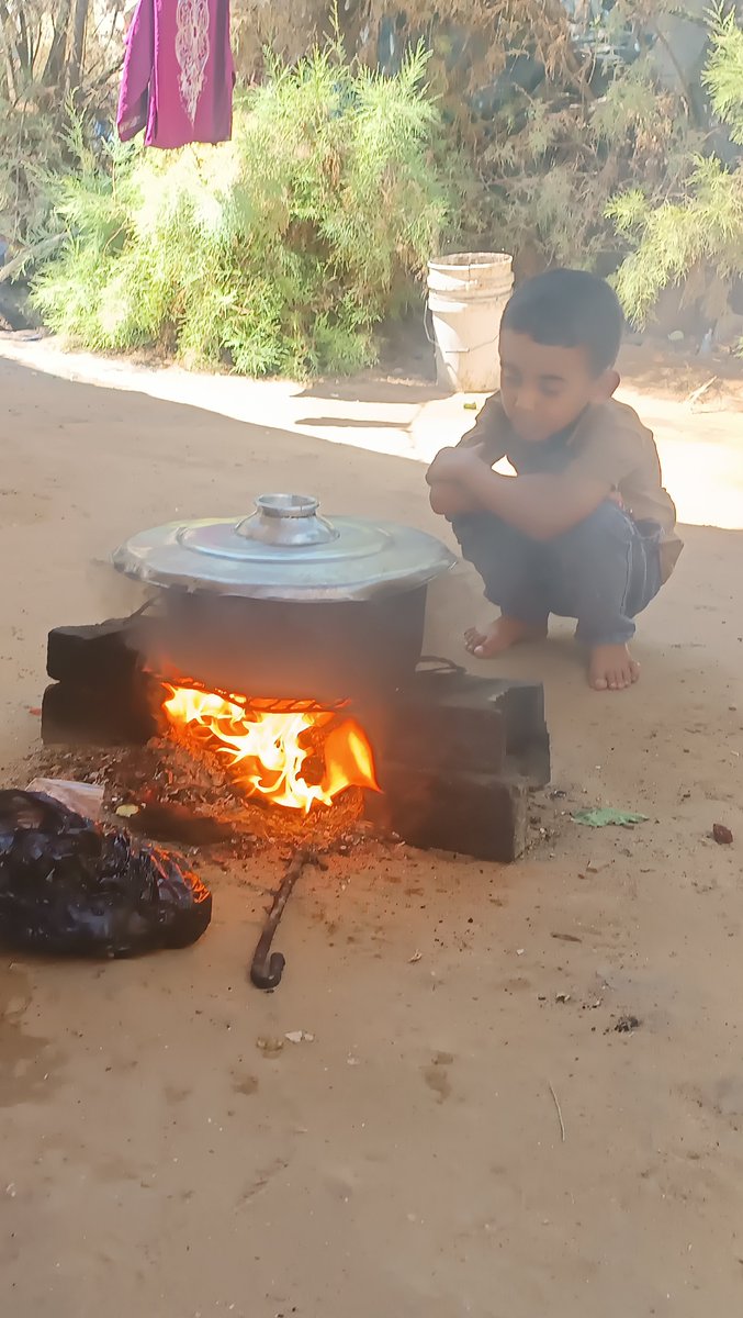 Helpshamwaylul's tweet photo. 💔 My child is waiting beside the fire while I struggle to provide our basic needs. We urgently need $200 for cooking gas. Please help us with a donation or share our campaign. 🙏❤️
Donate or share our campaign⁠�https://t.co/BFdnkHhVO8 https://t.co/WnKzWMVDGC