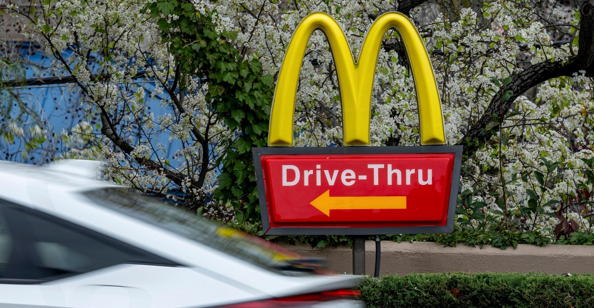 RheaReneebb's tweet photo. Have you seen this? McDonald’s is testing ads on its drive-thru menus https://t.co/LtmSnO9vnD #Mark1051  #KnowYourSocial #RheaRenee https://t.co/2pd8zL0pPQ
