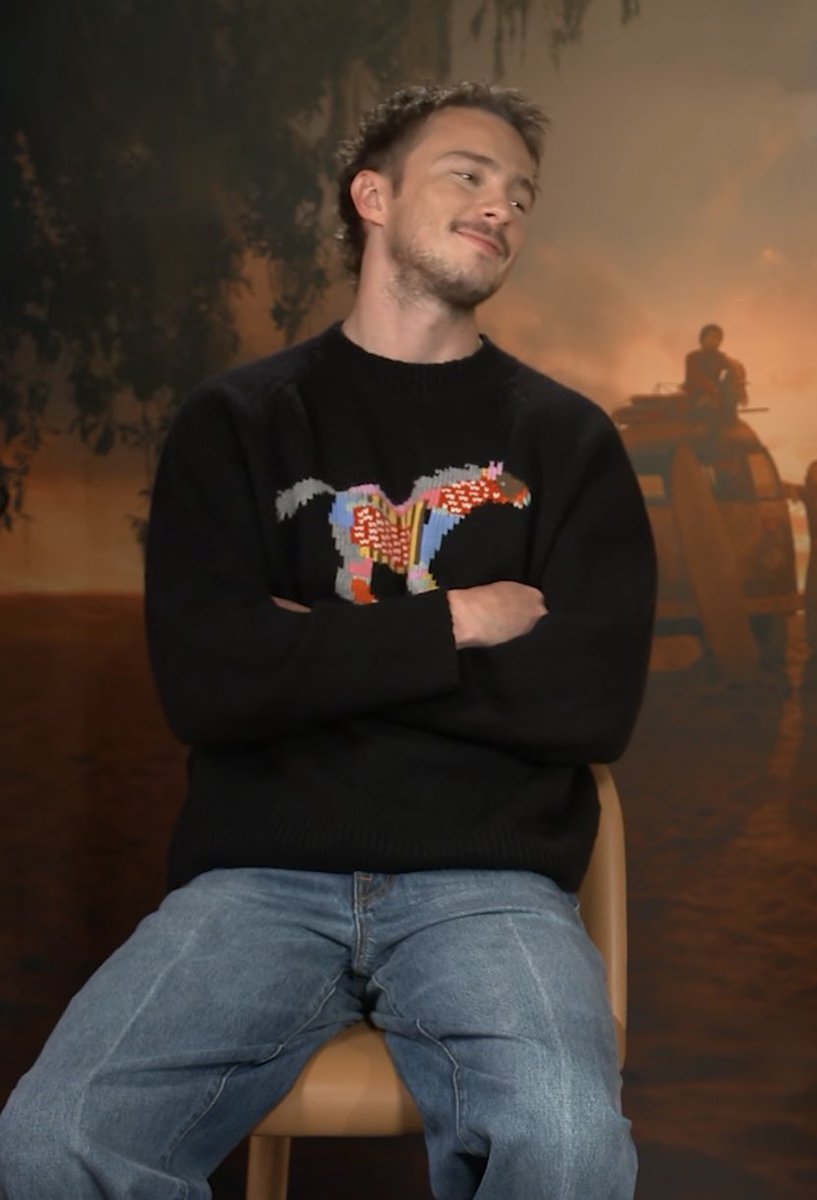 starkeypilled's tweet photo. thinking about drew in his horse sweater https://t.co/XFmACuW0vE