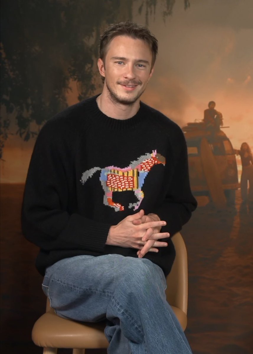 starkeypilled's tweet photo. thinking about drew in his horse sweater https://t.co/XFmACuW0vE