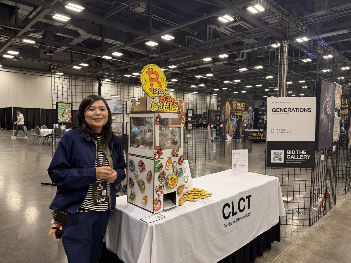 clctibles's tweet photo. One of all of our favorites, @hitomi_matsui with her Bitcoin ガチャGotcha! interactive artwork! https://t.co/U1WrphjxYy
