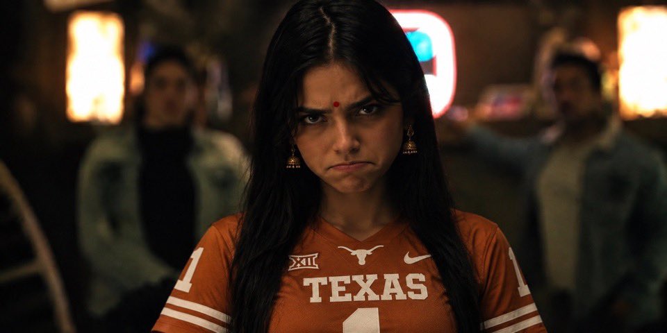 ShaiAment69's tweet photo. Texas fans when you tell them to wear deodorant on a 100 degree Texas day https://t.co/hBoNKeQUKD