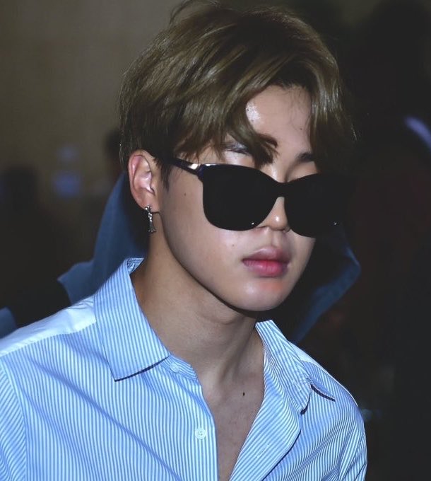 dollfolders's tweet photo. when that one old fansite of jimin used to drop pictures of him completely unedited and you were able to see his freckles and how  flawless he is ... i think of it every day https://t.co/1mJrxOy19J
