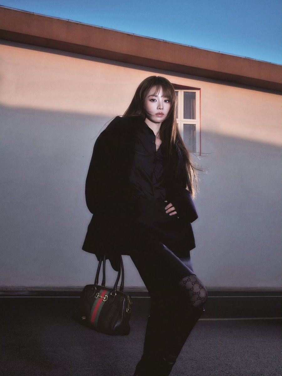 zimbaisacat's tweet photo. ✈️Milan Fashion Week 

Airport look ของ #เถียนซีเวย #TianXiwei #VivianTian ร่วมชมโชว์ของแบรนด์ Gucci https://t.co/Knt6ogVs6f