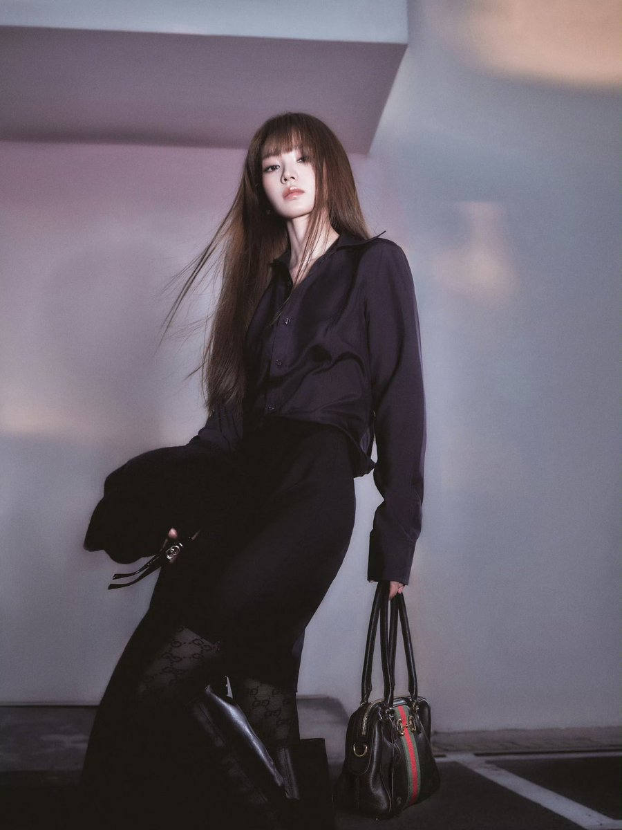 zimbaisacat's tweet photo. ✈️Milan Fashion Week 

Airport look ของ #เถียนซีเวย #TianXiwei #VivianTian ร่วมชมโชว์ของแบรนด์ Gucci https://t.co/Knt6ogVs6f