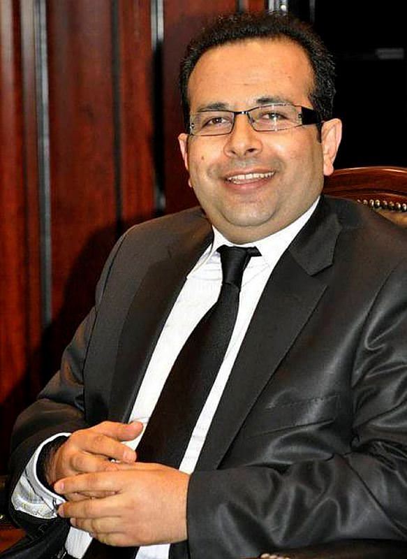 GazeteciDinerGk's tweet photo. Kaşif Kozinoğlu soruşturması kapsamında eski emniyet müdürü Bayram Özbek de tutuklandı. Özbek'in, Kurtlar Vadisi dizisinin senaryosuna dahil olduğu belirlendi. Fetullahçı yapıya mensup olan Özbek, her kirli işin içinde çıkan biriydi. ÇYDD'deye sızan da bu Bayram Özbek'ti. https://t.co/XJYwCnc87V
