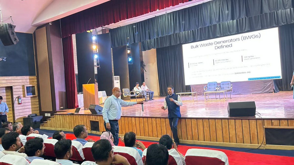 SwachhIndore's tweet photo. सॉलिड वेस्ट मैनेजमेंट रूल्स-2026 एवं FSSM के तहत शहरी-ग्रामीण अभिसरण विषय पर जिला स्तरीय प्रशिक्षण कार्यशाला आयोजित की गई। अपर आयुक्त श्री प्रखर सिंह ने कार्यशाला का शुभारंभ किया।
#Indore #SwachhIndore #SWMRules2026 #FSSM #WasteManagement https://t.co/N2AxpRW0Qt