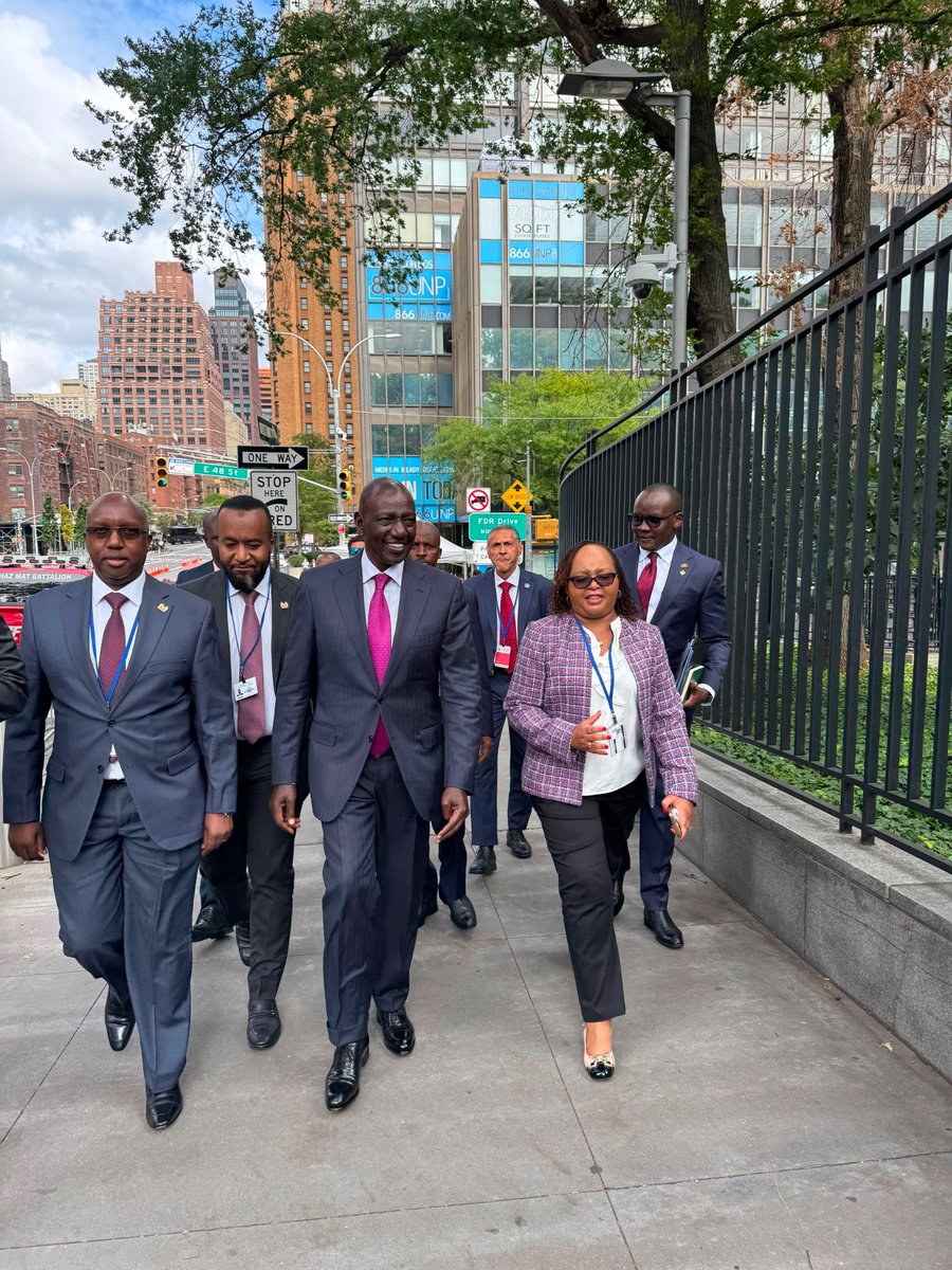 magwaz3's tweet photo. Thieves don't walk free in broad daylight here in Kenya. Kenyans might put them on fire https://t.co/XIAF0ZxUbX