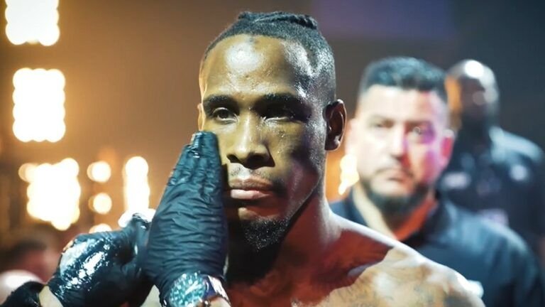 Titleshott's tweet photo. Le vétéran du MMA bientôt champion de l'hexagone❓️👑

🇫🇷 Damien Lapilus [22-15] est de retour pour la ceinture lightweight face à Nicolae Bivol ! 👑

À son dernier combat, Lapilus avait battu le jeune prospect Ryan Eren Agbo lors de l'Hexagone 45 ! 👊

#HXMMA47 https://t.co/FR300LNH3s