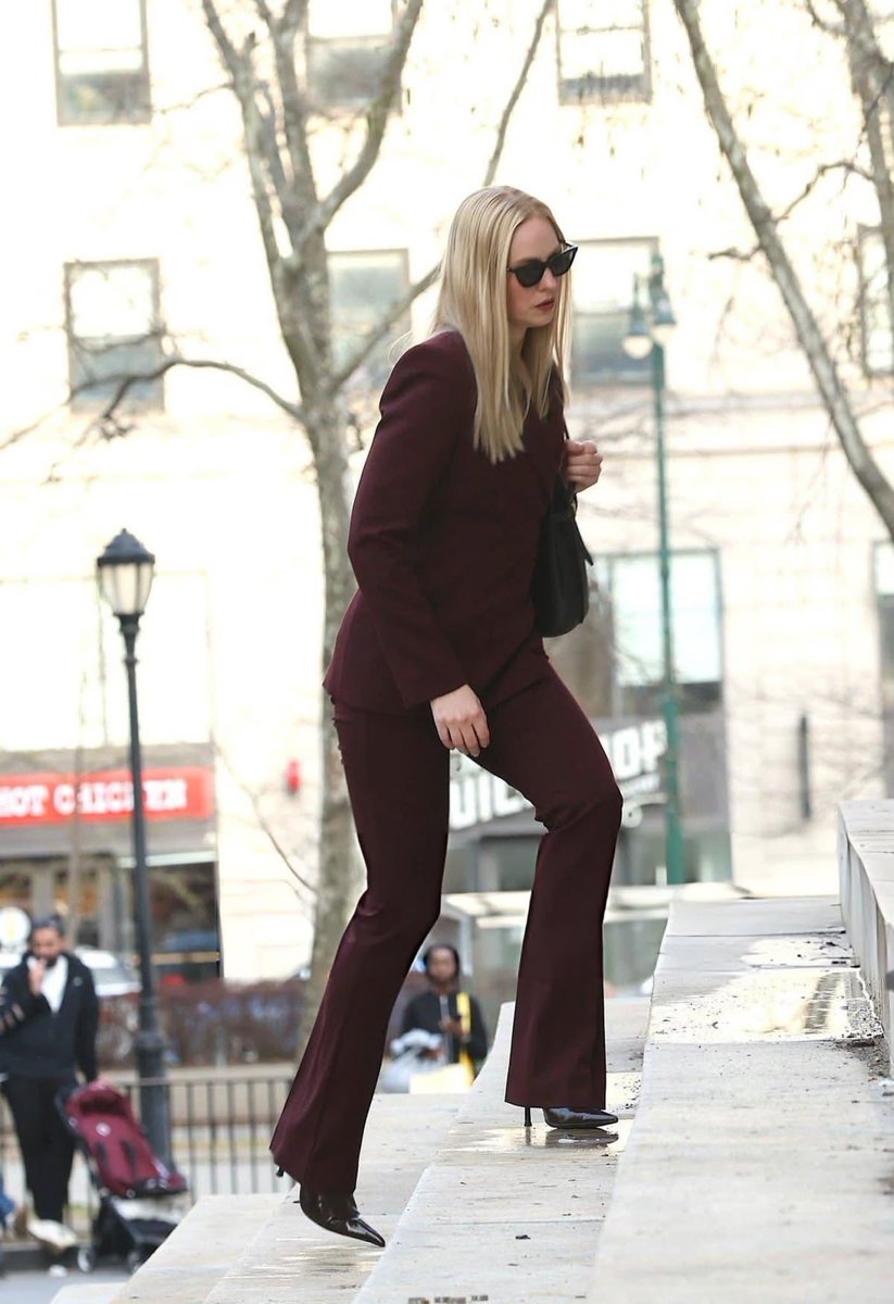 EL3KTRAS's tweet photo. ddba might be ending but at least we get to see cunty burgundy suit karen https://t.co/1I9HjhwNMp