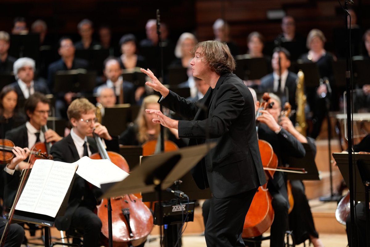 PhilharRF's tweet photo. ⏪ Retour en images sur « Elias » de Mendelssohn dirigé par Maxim Emelyanychev

🎧 À (re)vivre sur le site de @francemusique et l’appli @radiofrance ￼ https://t.co/rEnE0IxCj1