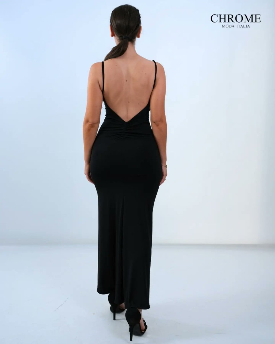KristineFag5's tweet photo. Some dresses captivate through their details, while others leave a lasting impression with their simplicity. This long black dress embraces the silhouette with clean, feminine lines, naturally enhancing every movement. A refined, versatile piece, https://t.co/Wf5hx0WHio