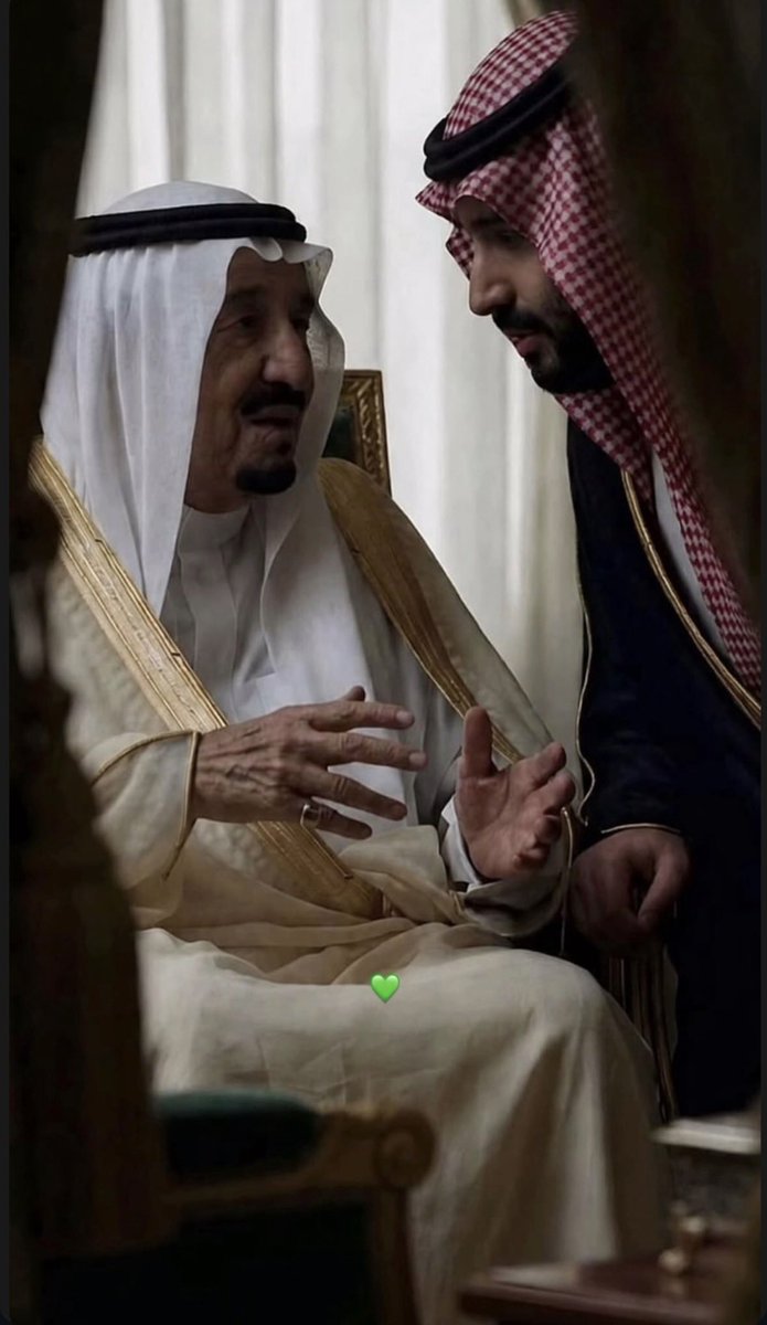 ___77c__'s tweet photo. الأربعاء دايم متزهز ومحبوب وفارق عن بقية أيام الأسبوع بس هالمره على قلوبنا مثل النسيم البارد على قلوب السعوديين  تحديداً
شوارعنا خضراء وأعلامنا مرفوعه وقلوبنا مبتهجه نحتفل
أمنين مطمئنين سعيدين
دامت أفراحنا والله لا يفرح لنا عدو https://t.co/TD0b1lmc9e
