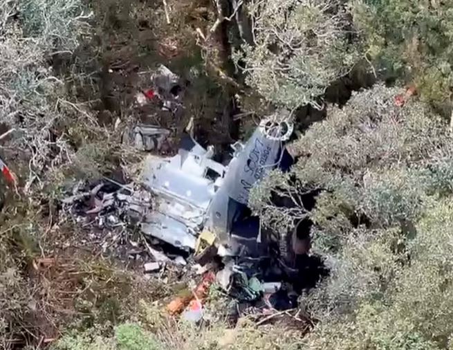 noticias_argy's tweet photo. 🚨🚁🖤"AFLOJENLE A LOS HELICÓPTEROS"

MURIÓ el cantante brasileño RICK SOLLO tras caerse el HELICÓPTERO en el que viajaba: hay otras 4 víctimas fatales. Ocurrió en el sur de BRASIL. https://t.co/9YTWQGmYhZ
