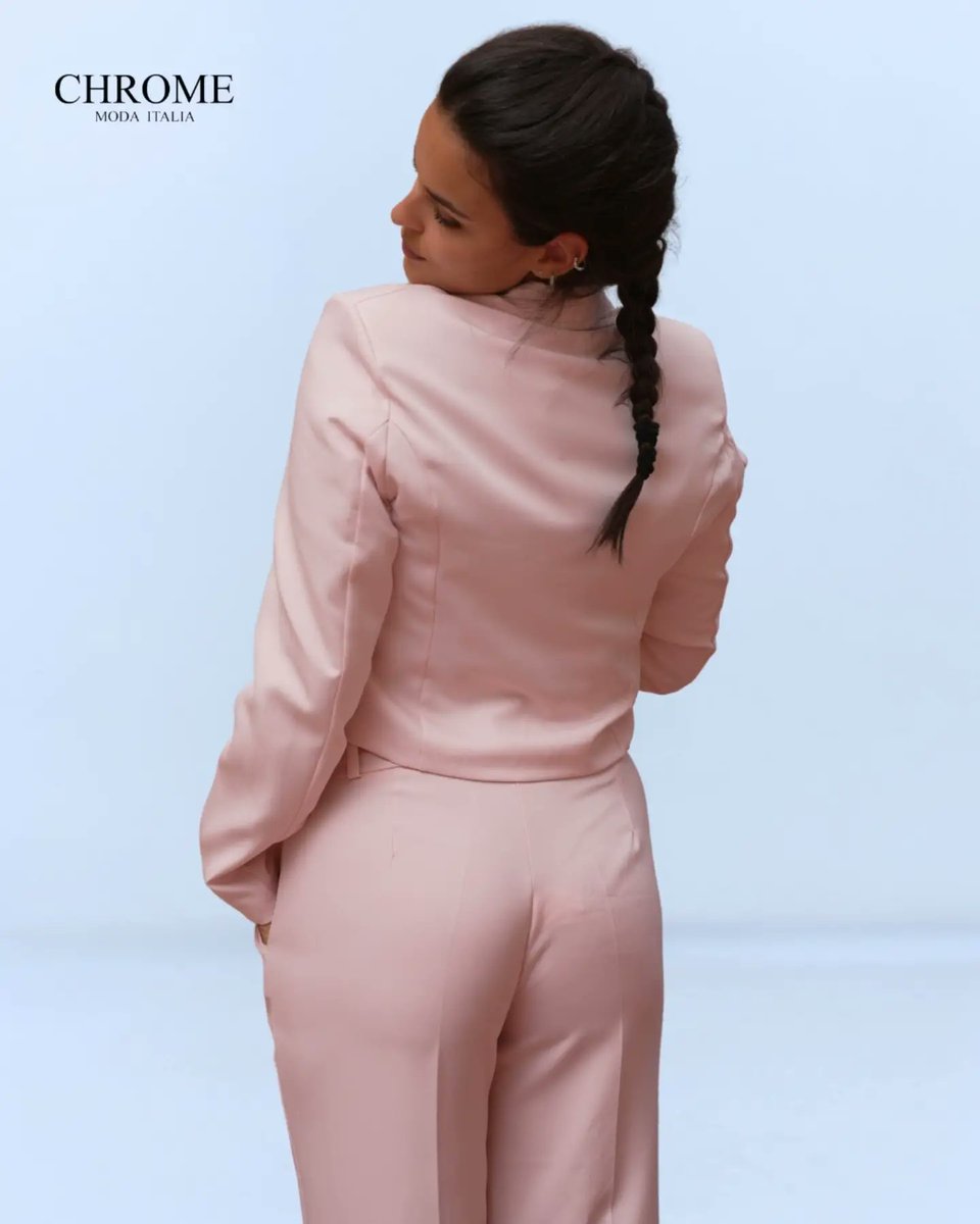 KristineFag5's tweet photo. Blush pink, timeless elegance. Refined, feminine, and incredibly versatile, this suit is perfect for standing out with class on any occasion. The clean-cut jacket and matching trousers create a harmonious, delicate, and timeless look—ideal for https://t.co/EP6f6BzQZc