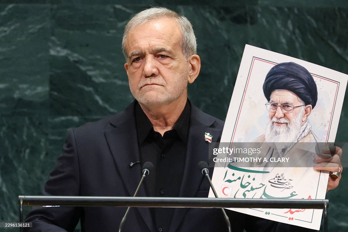 RayganiFatemeh's tweet photo. واکنش مثبت و نسبتا یک‌دست کانال‌ها و صفحات شخصی ایرانی‌های وطن‌دوست، به صحبت‌های رییس‌جمهور در نیویورک،  نشان می‌هد وحدت واقعی حول چه چیزی شکل می‌گیرد. حافظ عزت و اقتدار ایران باشید، دل ملت با شما خواهد بود. https://t.co/kL7WEzMWoA