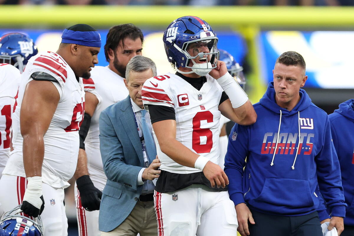 SleeperNFL's tweet photo. QB Jaxson Dart is expected to have knee surgery, per @RapSheet 

His season is over. https://t.co/IRut6HehNp