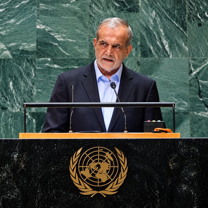 isaacrrr7's tweet photo. ¿Alguien me puede explicar qué hace el presidente del régimen terrorista islámico de Irán hablando en la Asamblea General de la ONU?

Acaban de matar a decenas de miles de manifestantes solo por exigir libertad. https://t.co/jGnyYu4cI5