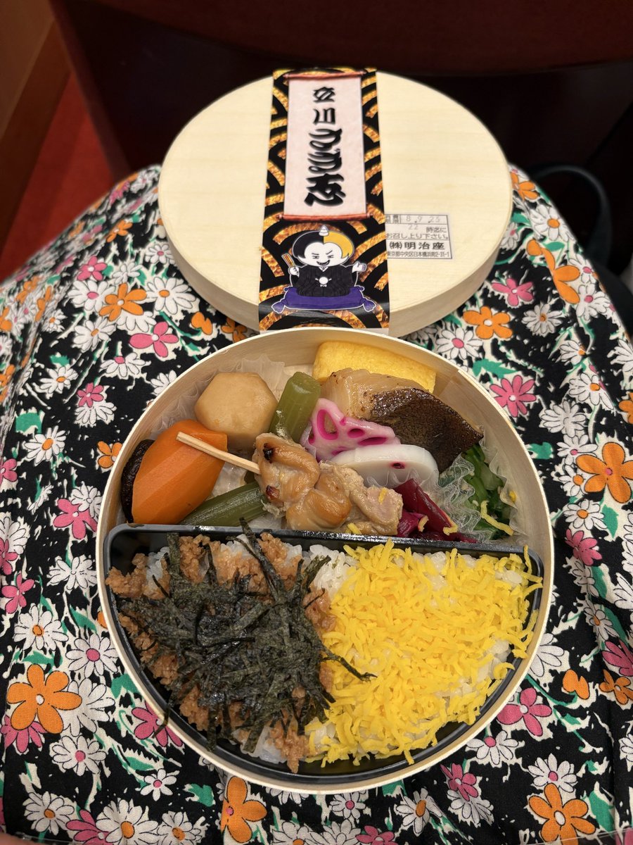 mikipiyo7's tweet photo. 前から六列目の花道横という幸運！登場から締めのスピーチまで圧巻でした🎤　#立川さぎ志　#ヒカル　#光の会 https://t.co/YBYjiS45hY