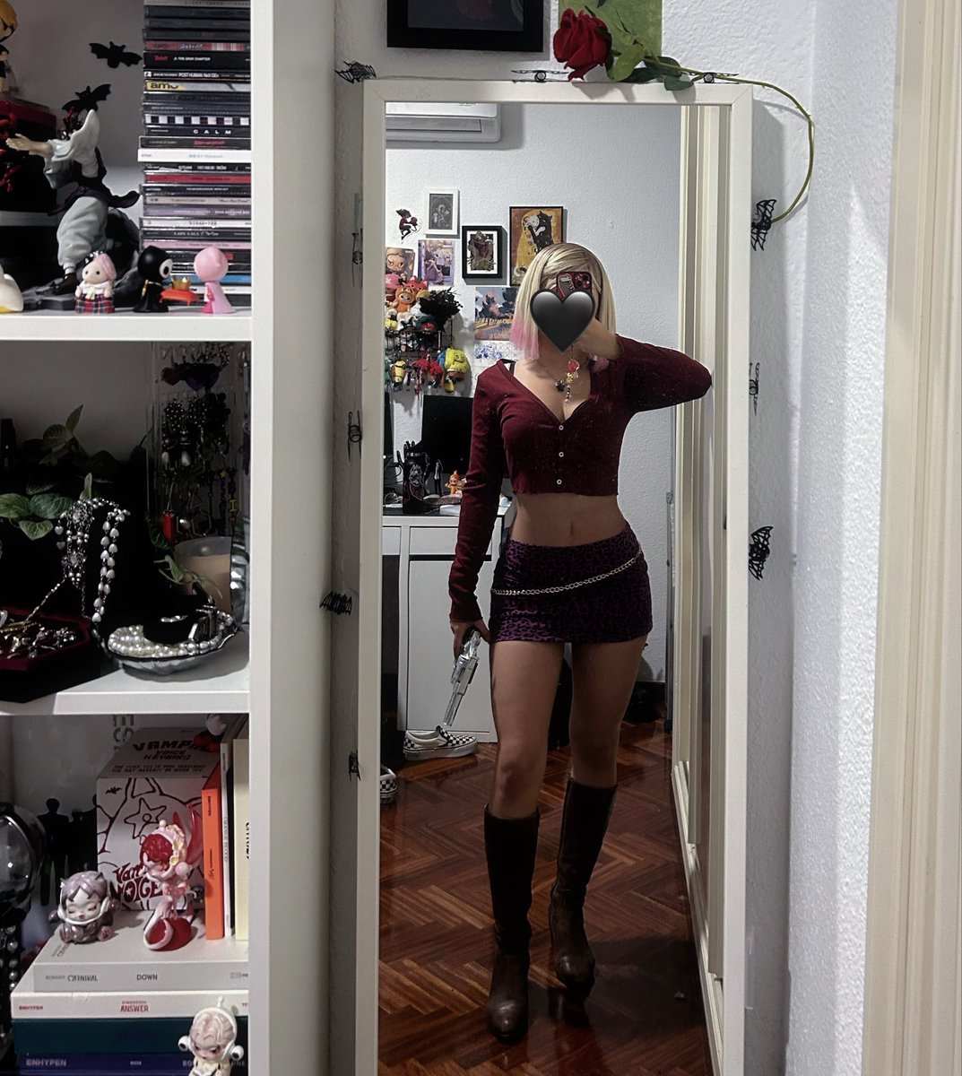 chos1to's tweet photo. hola soy maría de silent hill https://t.co/Xrlab6BCjL