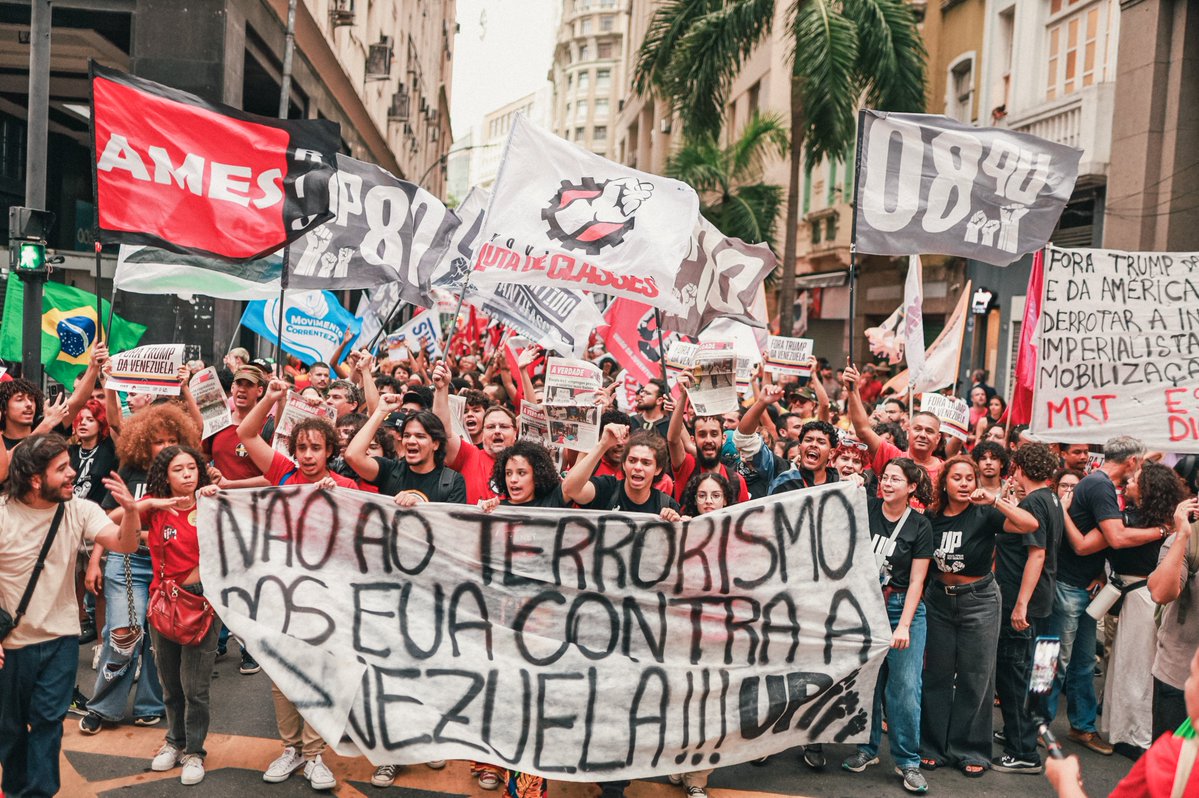cajolivers's tweet photo. Essa pessoa aqui tá perguntando qual luta a UP tá construindo.

Vocês podem responder aqui pra me ajudar a mostrar pra ela o que nós estamos construindo pelo Brasil?

(Rio de Janeiro) https://t.co/q6qG4jDKJq
