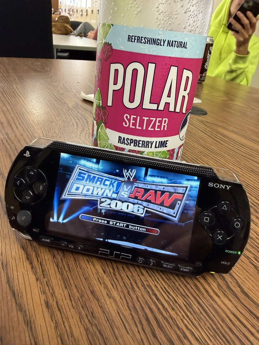 CVHighlights247's tweet photo. Peak gaming on lunch break. https://t.co/Nbfi6ZSXjm