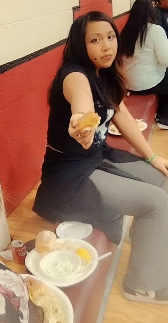 grelliiam's tweet photo. My mom is genuinely so funny
I was looking through her fb posts and I found a photo of myself
I then saw my face and started laughing
WHY DID SHE EDIT MY FACE😭😭😭
THAT IS NOT MY FACE https://t.co/SC6JBkgcMp