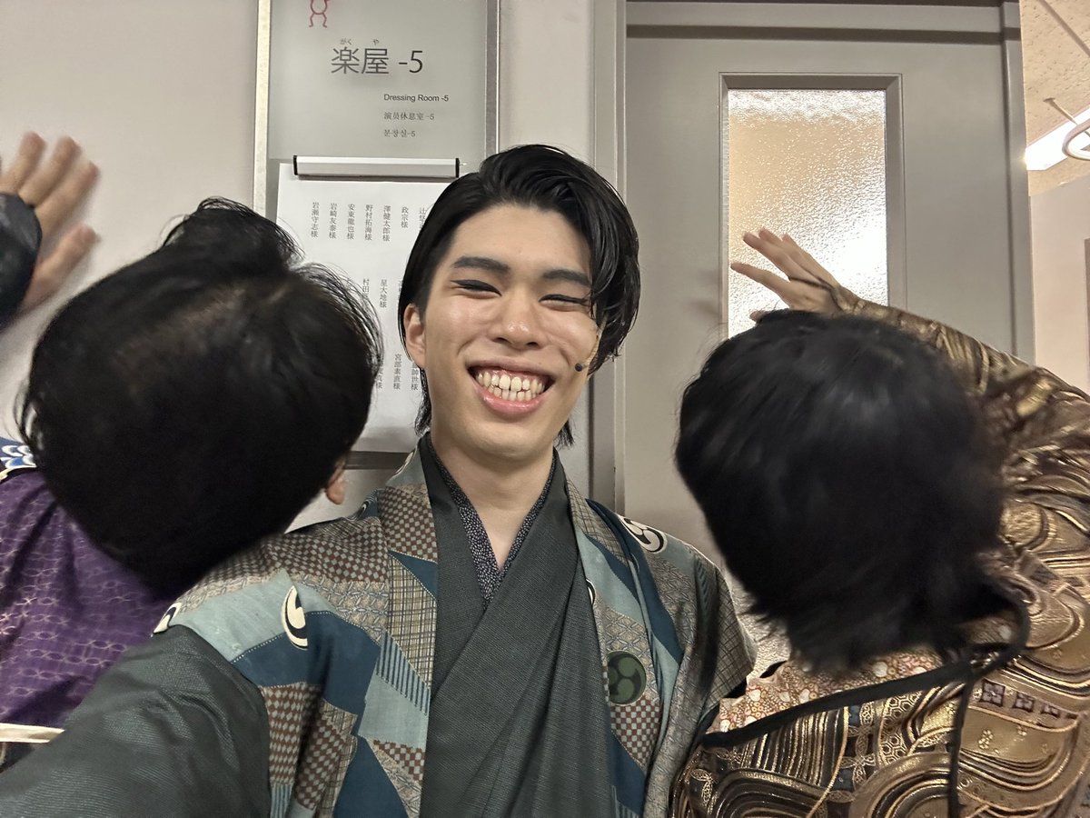 gannbaru283's tweet photo. 「あひょ！」の織田兄弟となんかめちゃくちゃ睨んでくる勝長

#朧炎ノ刻　#ミュージカル信長　#朧ミュ2026 https://t.co/ZsvddrbnXo