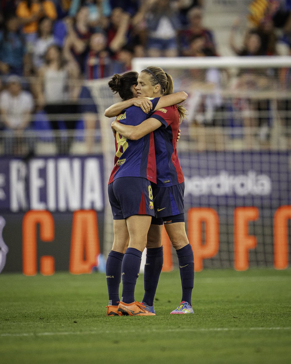 Actufoot_stats's tweet photo. 🚨👑 MARTA TORREJÓN ENTRE DANS L’HISTOIRE !

La capitaine du Barça peut atteindre ce soir les 90 apparitions en Ligue des champions féminine. 🔵🔴

🇪🇸 Elle égalerait ainsi le record espagnol détenu par Alexia Putellas !

🔥 90 MATCHS. 2 LÉGENDES. 1 RECORD. https://t.co/kq7BGnUzwI
