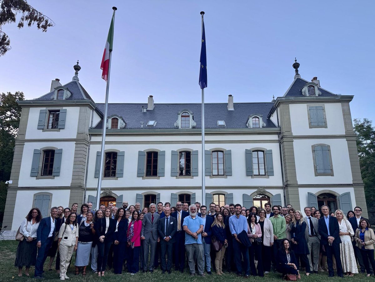 ItalyUN_Geneva's tweet photo. Incontro con funzionari italiani #ONU e internazionali alla Missione a Ginevra: rete di collaborazione per le sfide del #multilateralismo e per affrontare insieme il nodo della #transizione #AI. Grazie AIFI - Associazione Italiana Funzionari Internazionali: 🇮🇹 è al vostro fianco! https://t.co/EDCWSejuu1