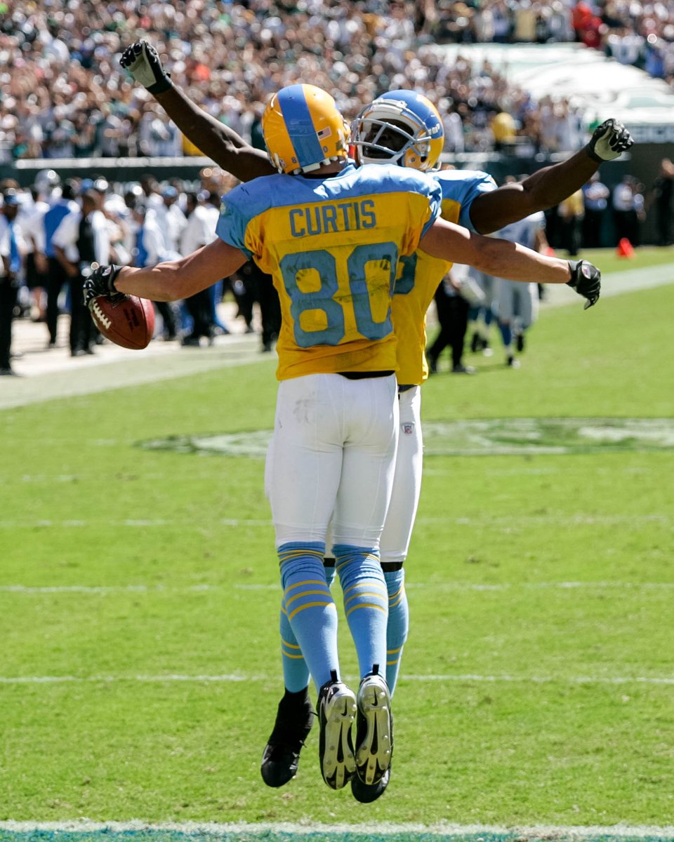 EaglesHistory's tweet photo. On this day in 2007, Kevin Curtis went for 221 yards and 3 TDs in our throwback uniforms https://t.co/izHZachIKK