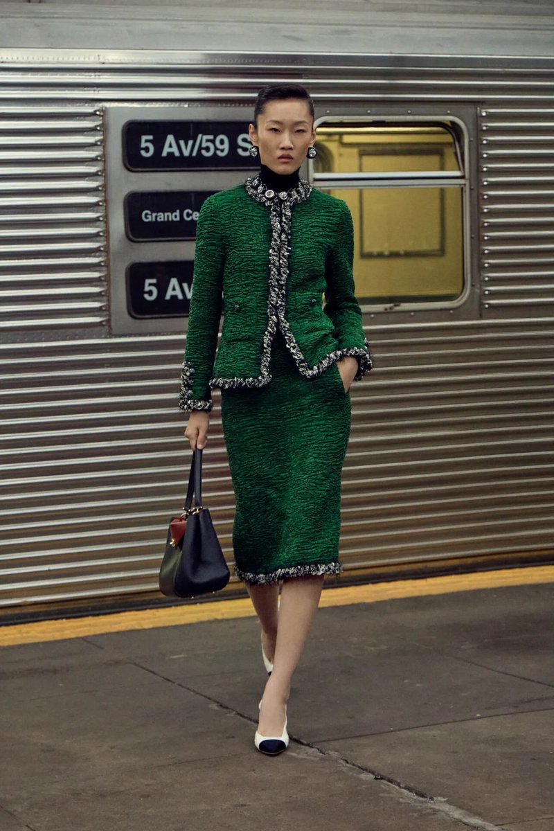 trendlmneverdie's tweet photo. ลีน่า ลลินา ร่วมงาน CHANEL Culture Fund โดยใส่ชุดจาก CHANEL​ Collection Métiers d'Art 2026 Look 5

#CHANEL
#ChanelCultureFund
#DibBangkok
#ลีน่าหมิว #LenaMiu
#ลีน่าลลินา #lalinalena https://t.co/17IpUyuISQ