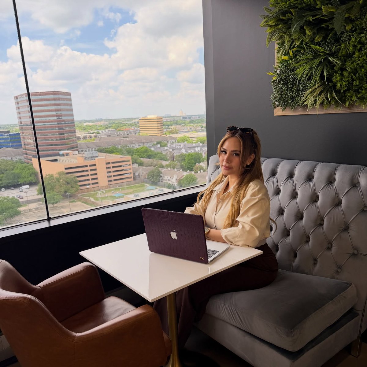 ShebaRamgekiuc's tweet photo. Just me, my laptop, and another day spent building dreams, making moves, and connecting with great people along the way. Contact: DCarolina@millennialtitlecompany. com https://t.co/YqpaK8BcnQ