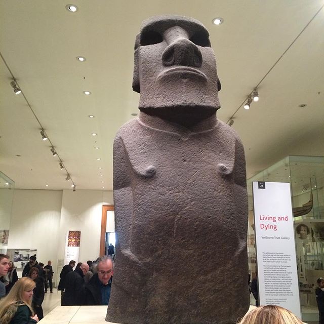 griannerd's tweet photo. Grian is at a museum ..? 🖼️🗿

~ via GrianMC on Instagram ! https://t.co/yxBToRdWNZ