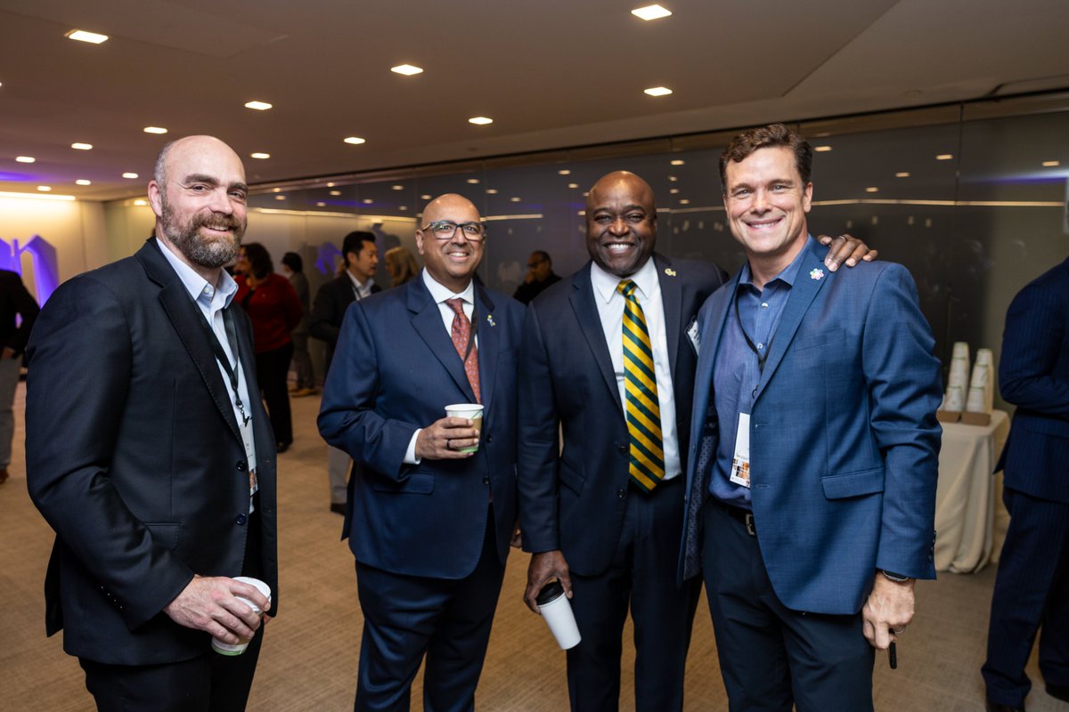 GeorgeMasonU's tweet photo. A quantum leap for Virginia!

Yesterday, @GeorgeMasonU announced the launch of the Virginia Quantum Hub, backed by a $3.7 million @GOVirginia grant, at the Building America: Quantum Innovation event at the @washingtonpost! #MasonNation 💚💛

📷: OUB https://t.co/a8hdhwtmyb
