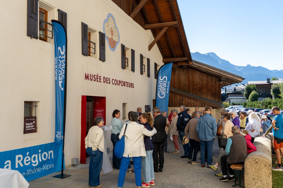 Saint_Gervais's tweet photo. [CULTURE ⚱️]
Samedi 19 septembre, un nouveau chapitre de l’histoire culturelle de Saint-Gervais s’est écrit à l’occasion de l’inauguration du Musée des Colporteurs.

👉 Lire l'article : https://t.co/WnAl04X2u6 https://t.co/bdwtUcl8Ga