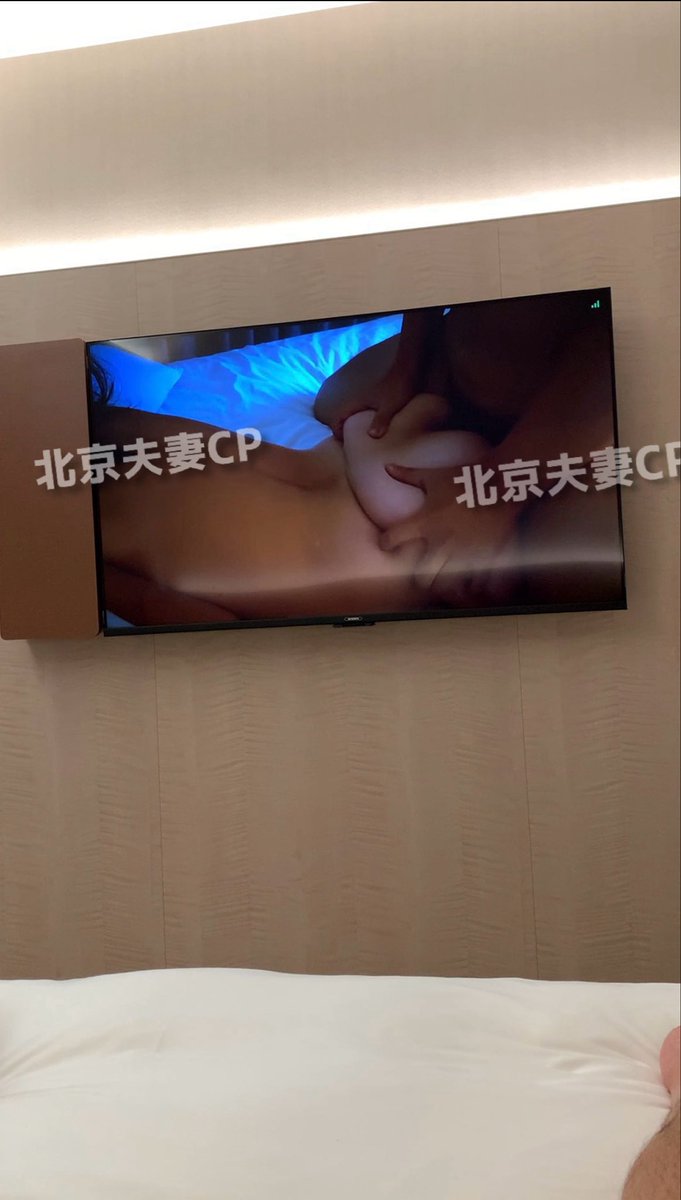 Fragrantpowder's tweet photo. 一个人在酒店观看大神玩弄老婆的视频撸 回忆涌上心头 https://t.co/kA5R6Y4U8Q
