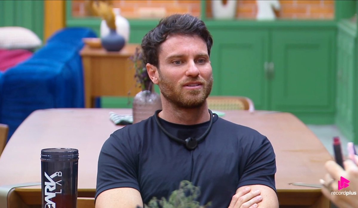 LucasBissoli_'s tweet photo. Nosso peão é lindo, né? 😍

#TeamBissoli | #AFazenda18 https://t.co/dZ6cbEfbJ4